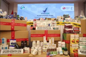 BBPOM dan Polda Metro Jaya Gerebek Toko Kosmetik di Ciracas, Obat Keras Ilegal hingga Produk Kedaluwarsa Disita