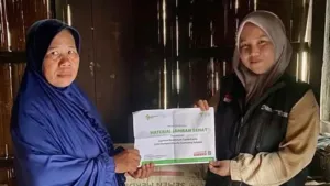 Dorong Sanitasi Sehat, Dompet Dhuafa Salurkan Material Jamban untuk 37 Warga Desa Pagar Dewa
