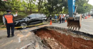 Pemkot Jaksel Gelontorkan Rp380 Juta, Perbaikan Jalan Amblas Lenteng Agung Dikebut Dua Pekan