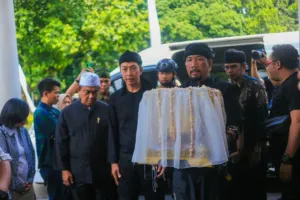 Dedie Rachim Sambut Kedatangan Mahkota Binokasih