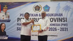 Gubernur Sulut Yulius Selvanus Hadiri Pelantikan PWI Sulut 2026–2031 : Saya Tidak Alergi Dikritik 8 Gubernur Sulut Yulius Selvanus Hadiri Pelantikan PWI Sulut 2026–2031 : Saya Tidak Alergi Dikritik