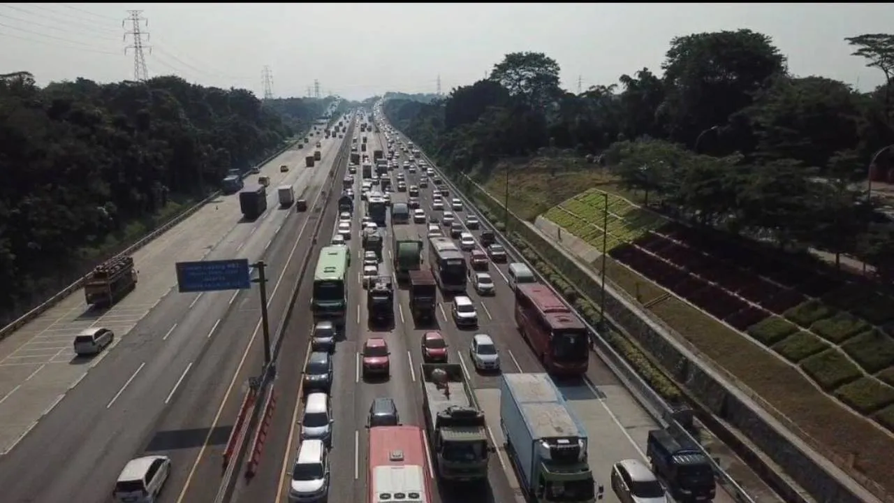 Long Weekend Bikin Tol Japek dan MBZ Lumpuh, Arah Trans Jawa Padat Merayap 2 Proyek Baru 1 3