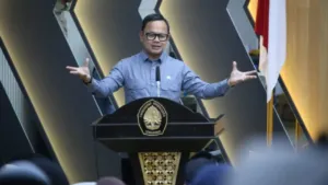 Wamendagri Minta Kepala Daerah Tinggalkan Rapat Seremonial, Fokus Eksekusi Program 4 Wamendagri Minta Kepala Daerah Tinggalkan Rapat Seremonial, Fokus Eksekusi Program