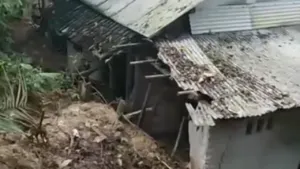Rumah Warga Pandeglang Rusak Berat Tertimbun Longsor Tengah Malam