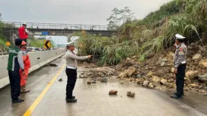 Tol Bocimi KM 72 Kembali Dibuka Usai Longsor, Arus ke Jakarta Mulai Normal