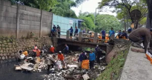 Gerak Bersama Cegah Banjir, Andra Soni - Sachrudin Pimpin Aksi Bersih Kali Sabi Angkut Hampir 40 Ton Sampah