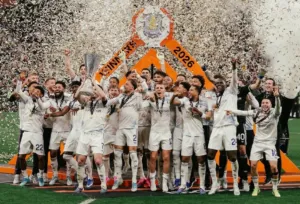 Aston Villa Juara Liga Europa 2026! Freiburg Dibantai 3-0 di Final, Unai Emery Cetak Rekor