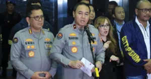 Polisi Bongkar Markas Judi Online di Jakbar, 321 WNA dari 7 Negara Diamankan