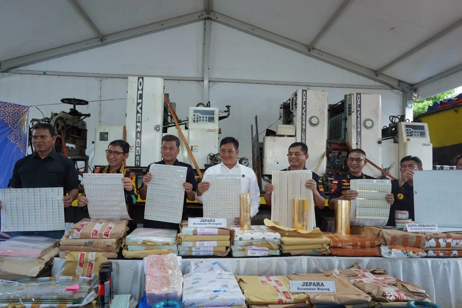 DJBC Bongkar Jaringan Pita Cukai Palsu, Potensi Kebocoran Negara Rp570 Miliar 2 becuk 2