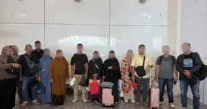 Hendak Berangkat ke Kuala Lumpur, 13 WNI Diduga akan Berhaji Nonprosedural 1 Hendak Berangkat ke Kuala Lumpur, 13 WNI Diduga akan Berhaji Nonprosedural