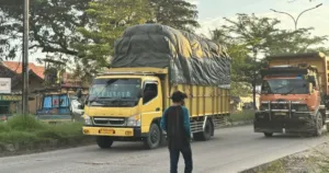 Aktivis Soroti Lemahnya Pengawasan Pemkot Cilegon atas Truk Tambang di JLS