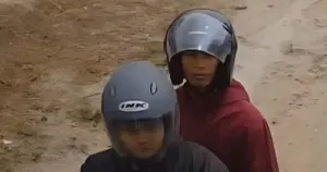 Dugaan Curanmor Siang Bolong di Cilegon Viral, CCTV Sorot Dua Pria Berhelm Terekam di Area Parkir 9 Dugaan Curanmor Siang Bolong di Cilegon Viral, CCTV Sorot Dua Pria Berhelm Terekam di Area Parkir