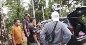 Viral Dugaan Debt Collector Bawa Senpi di Lebak, Polisi Masih Lakukan Pendalaman 5 Viral Dugaan Debt Collector Bawa Senpi di Lebak, Polisi Masih Lakukan Pendalaman