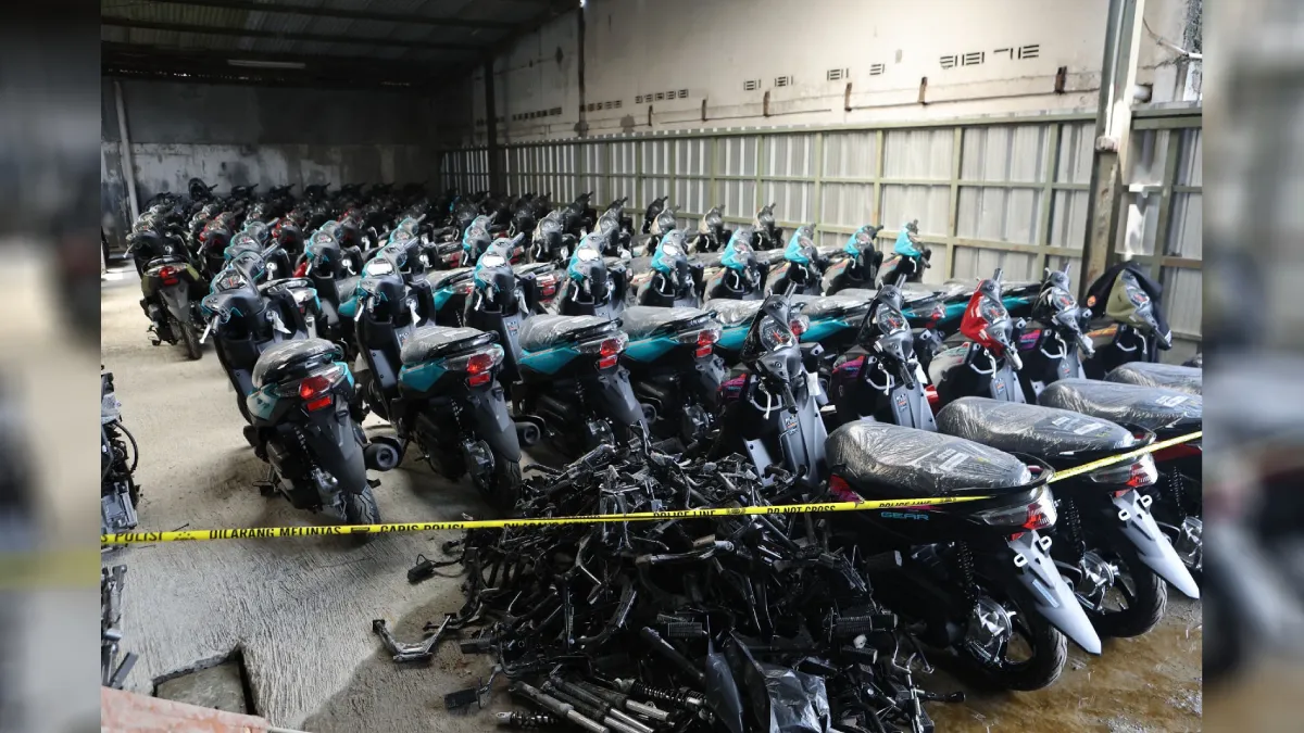 Gudang Ilegal di Jaksel Digerebek, Polisi Temukan 1.494 Motor Diduga Hasil Kejahatan 2 gudang ilegal 1