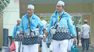 Belasan Jemaah Haji Embarkasi Bekasi Batal ke Tanah Suci, Ini Penyebabnya 6 Belasan Jemaah Haji Embarkasi Bekasi Batal ke Tanah Suci, Ini Penyebabnya