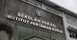 Mahasiswa Vokasi IPB Edukasi Warga Kedung Badak Pentingnya Membaca Label Pangan 6 Mahasiswa Vokasi IPB Edukasi Warga Kedung Badak Pentingnya Membaca Label Pangan
