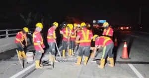 Jalan Rusak Picu Ban Pecah Massal di Tol Jagorawi, Jasa Marga Klaim Sudah Diperbaiki