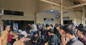 Ribuan Pencari Kerja Serbu Rekrutmen PT Jaya Dinasty Indonesia (JDI), Tingginya Pengangguran Kota Serang Disorot