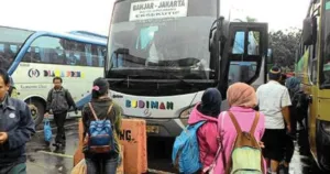 Arus Balik Idul Adha Menguat, Terminal Kampung Rambutan Tambah Sibuk