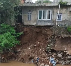 Longsor di Bantaran Kali Cibuluh Bogor, BPBD Minta Pembangunan TPT Segera Dilakukan 6 Longsor di Bantaran Kali Cibuluh Bogor, BPBD Minta Pembangunan TPT Segera Dilakukan