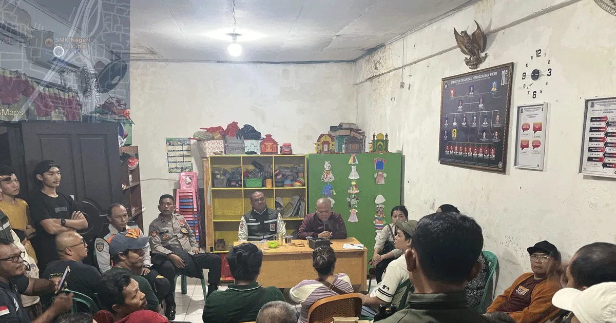Satpol PP Kramat Jati Mediasi Keributan Warga dan Pengusaha Warkop di Cawang Akibat Kebisingan Musik 1 Satpol PP Kramat Jati Mediasi Keributan Warga dan Pengusaha Warkop di Cawang Akibat Kebisingan Musik