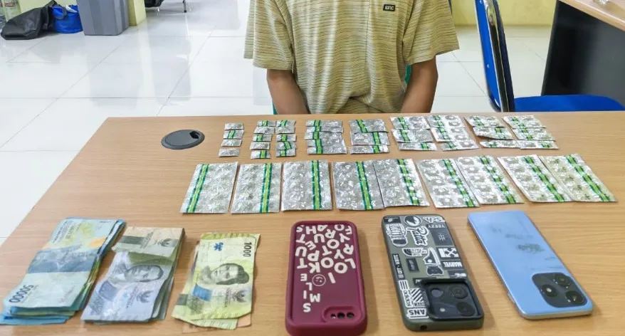 Polisi Bekasi Gulung Bandar Pil Koplo di Babelan dan Tambun 1 Polisi Bekasi Gulung Bandar Pil Koplo di Babelan dan Tambun