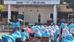 Polisi Beri Pembekalan Antinarkoba pada Momen Kelulusan SMAN 1 Megamendung