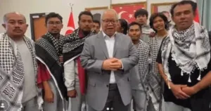 Disambut Haru, 9 Relawan dan Jurnalis Tiba di Tanah Air