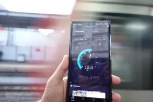 Melayani Sepenuh Hati, Telkomsel Pastikan Kenyamanan Pelanggan Selama Perjalanan di Jalur KRL dan KAJJ Jabotabek