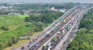 Lalu Lintas Tol Jabodetabek dan Jawa Barat Padat, Wisata Puncak Jadi Tujuan Favorit
