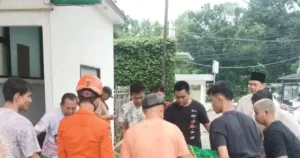 Tembok Tua Roboh Saat Hujan Deras di Cibinong, Seorang Wanita Meninggal Dunia