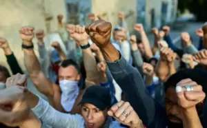 Kritik atau Caci Maki? Polemik Ucapan Mahasiswa UGM dan Batas Etika Demokrasi di Ruang Publik 3 Kritik atau Caci Maki? Polemik Ucapan Mahasiswa UGM dan Batas Etika Demokrasi di Ruang Publik