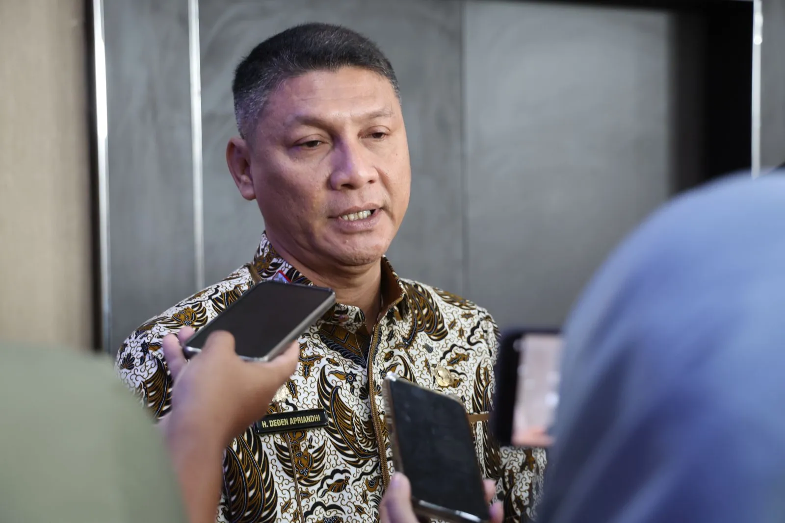 Pemprov Banten Dorong Peran Ayah dalam Pendidikan, ASN Diajak Ambil Rapor Anak di Sekolah 1 Pemprov Banten Dorong Peran Ayah dalam Pendidikan, ASN Diajak Ambil Rapor Anak di Sekolah