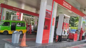 Pria Bermodus Transfer Palsu Ditangkap Usai Tiga Kali Beraksi di SPBU Cileungsi 2 Pria Bermodus Transfer Palsu Ditangkap Usai Tiga Kali Beraksi di SPBU Cileungsi