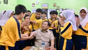 Prabowo Sidak MBG di SMPN 111 Jakarta, Siswa Antusias hingga Nyanyikan Hymne Guru Bersama 4 Prabowo Sidak MBG di SMPN 111 Jakarta, Siswa Antusias hingga Nyanyikan Hymne Guru Bersama