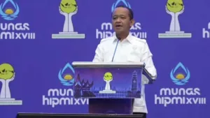 Bahlil Minta Izin Panggil Prabowo 'Kakanda', Candaan di Munas HIPMI Bikin Ruangan Pecah 6 Bahlil Minta Izin Panggil Prabowo 'Kakanda', Candaan di Munas HIPMI Bikin Ruangan Pecah