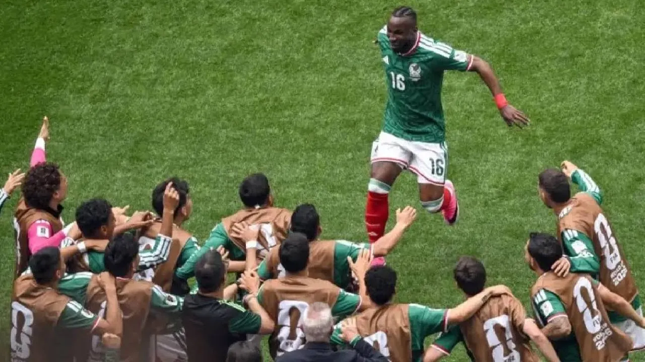 Drama Azteca! Meksiko Sikat Afrika Selatan, Tiga Kartu Merah Pecah di Laga Pembuka 1 Drama Azteca! Meksiko Sikat Afrika Selatan, Tiga Kartu Merah Pecah di Laga Pembuka