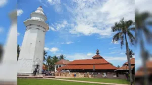 Masjid Agung Banten, Jejak Kejayaan Kesultanan yang Menyatukan Budaya Nusantara dan Dunia 7 Masjid Agung Banten, Jejak Kejayaan Kesultanan yang Menyatukan Budaya Nusantara dan Dunia