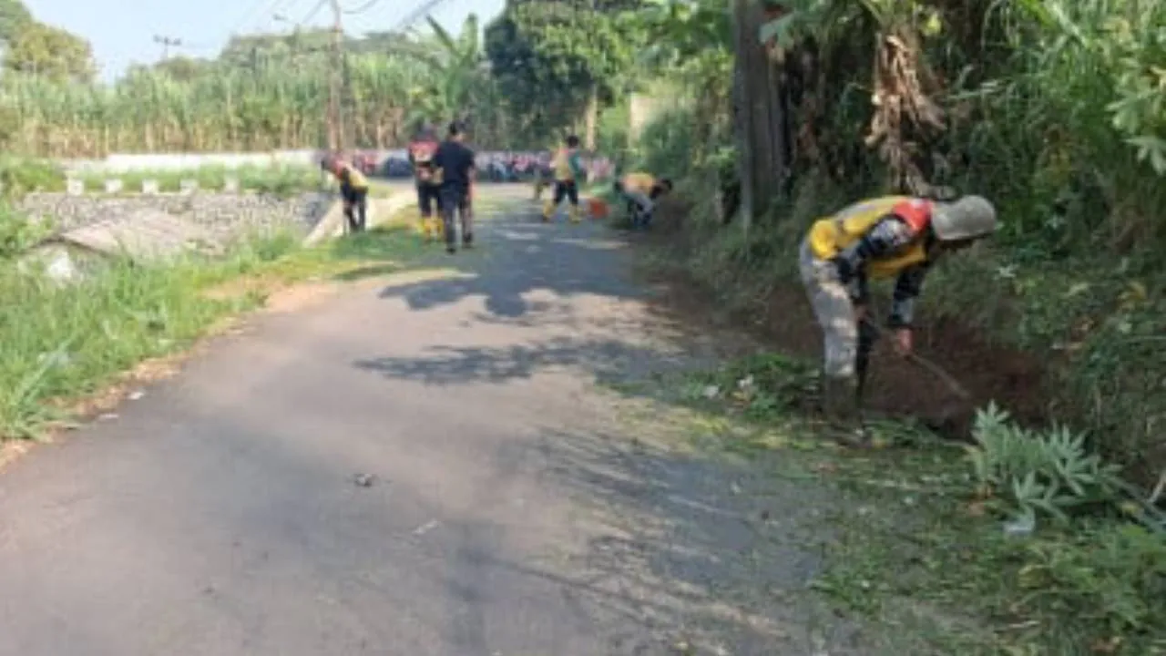 Pemkab Bogor Intensifkan Pembersihan Jalur Alternatif Puncak, Antisipasi Genangan dan Kemacetan 1 Pemkab Bogor Intensifkan Pembersihan Jalur Alternatif Puncak, Antisipasi Genangan dan Kemacetan