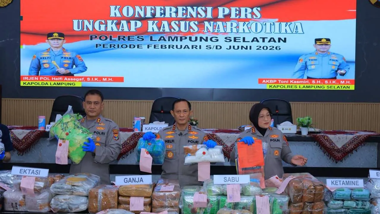 Nyaris Lolos ke Jawa, Narkoba Senilai Rp235 Miliar Digagalkan di Pelabuhan Bakauheni 1 Nyaris Lolos ke Jawa, Narkoba Senilai Rp235 Miliar Digagalkan di Pelabuhan Bakauheni