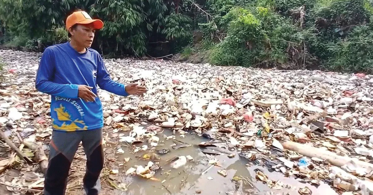 Kinerja Pemkot Serang Memprihatinkan, Sampah Kembali Menggunung di Sungai Cibanten 1 Kinerja Pemkot Serang Memprihatinkan, Sampah Kembali Menggunung di Sungai Cibanten