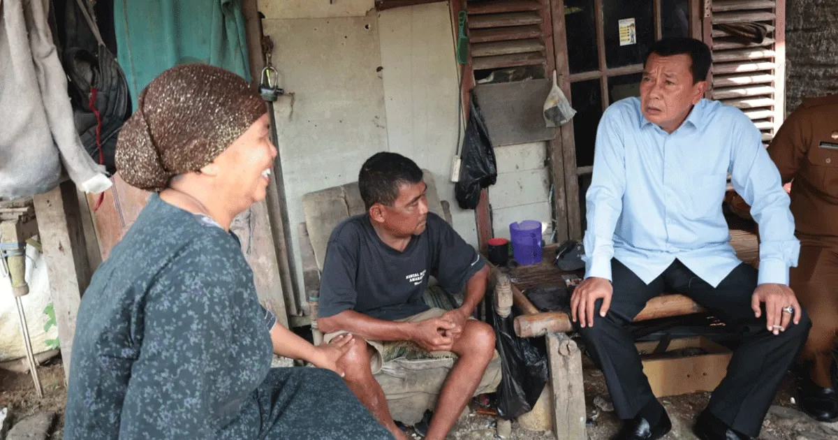 Bupati Tangerang Maesyal Rasyid Perhatikan Kesehatan Herman yang Hidup Sebatang Kara 2 bupati t