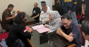 Rugikan Ribuan Nasabah, Tiga Petinggi PT Dana Syariah Indonesia Dilimpahkan ke Kejari Depok 1 Rugikan Ribuan Nasabah, Tiga Petinggi PT Dana Syariah Indonesia Dilimpahkan ke Kejari Depok