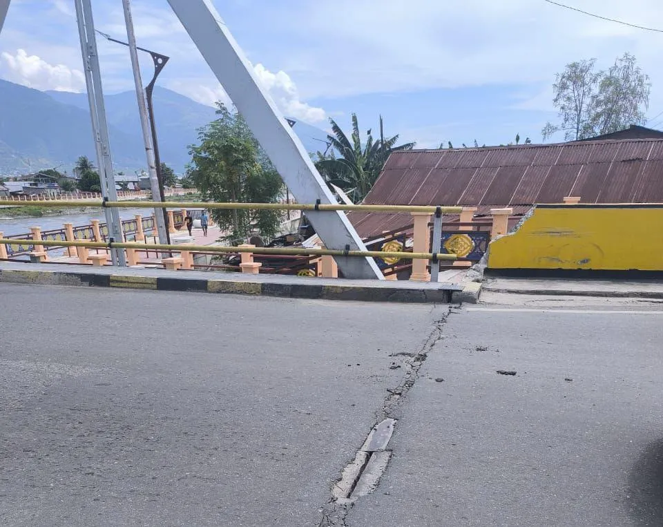 Usai Diguncang Gempa M 6,7 Sejumlah Bangunan di Sulawesi Tengah Dilaporkan Rusak 1 Usai Diguncang Gempa M 6,7 Sejumlah Bangunan di Sulawesi Tengah Dilaporkan Rusak