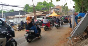 Kerusakan Jalan di Lenteng Agung Picu Rekayasa Lalu Lintas, Ini Jalur Alternatifnya 3 Kerusakan Jalan di Lenteng Agung Picu Rekayasa Lalu Lintas, Ini Jalur Alternatifnya
