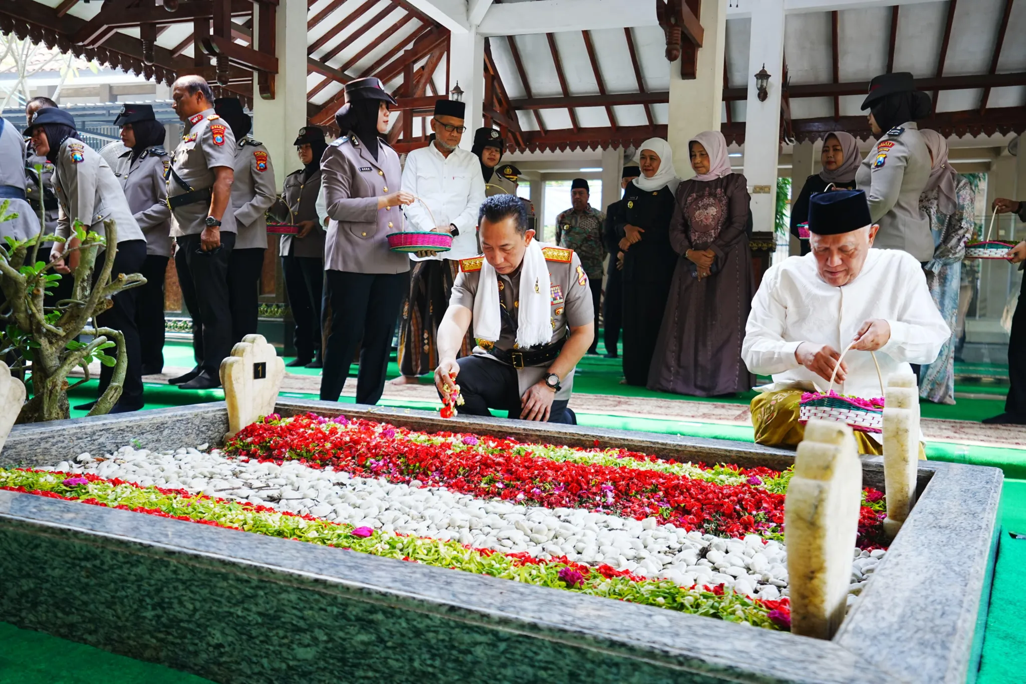 Kapolri: Warisan Pemikiran Gus Dur Penting bagi Polri Modern dan Profesional 1 Kapolri: Warisan Pemikiran Gus Dur Penting bagi Polri Modern dan Profesional