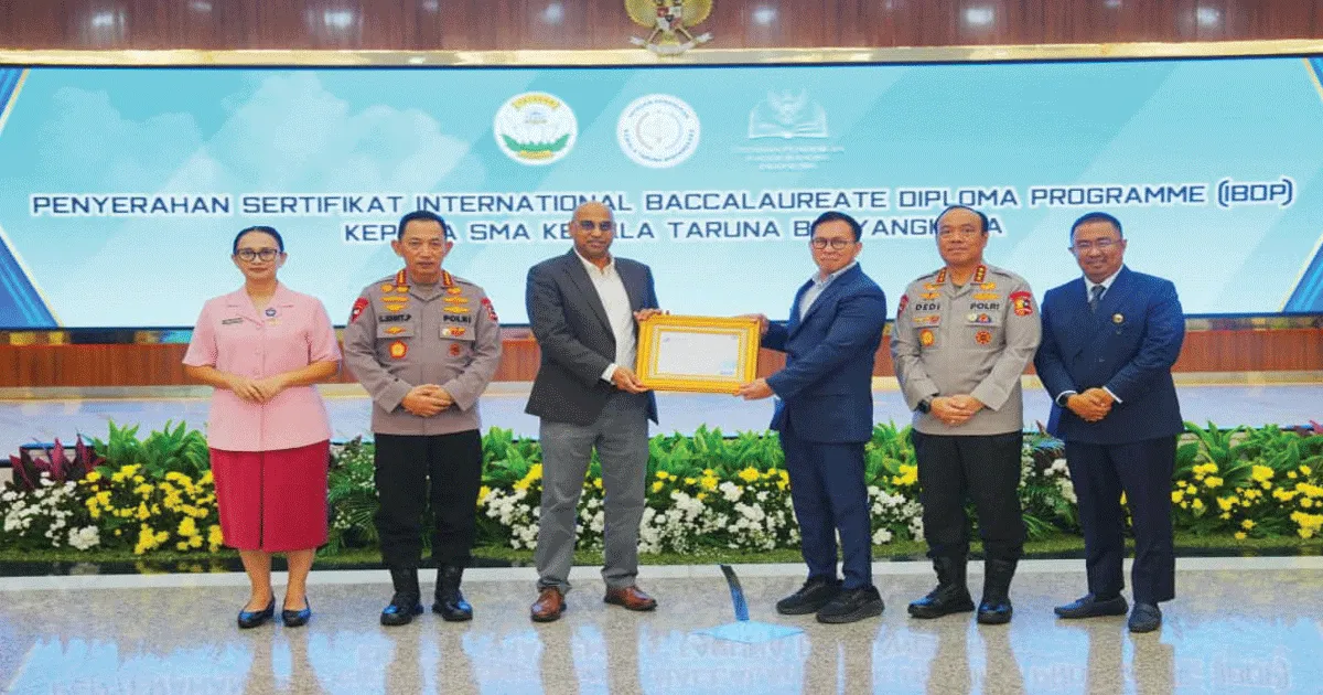 Kapolri Terima Sertifikat Internasional untuk SMA KTB, Target Masuk 10 Besar Sekolah Dunia 1 Kapolri Terima Sertifikat Internasional untuk SMA KTB, Target Masuk 10 Besar Sekolah Dunia