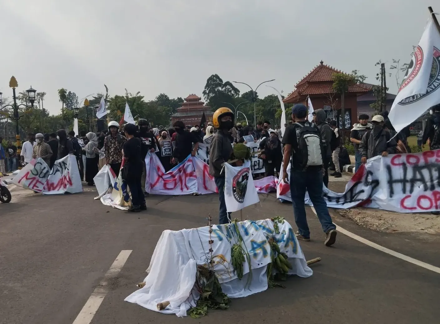 Petani Sukajaya Datangi Polres dan Pemkab Bogor, Sampaikan 8 Tuntutan Terkait Konflik Lahan PT PMC 1 Petani Sukajaya Datangi Polres dan Pemkab Bogor, Sampaikan 8 Tuntutan Terkait Konflik Lahan PT PMC