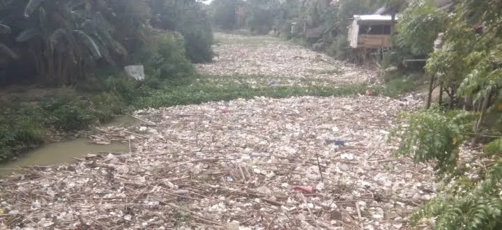 Sampah Menumpuk di Sungai dan Lahan Kosong, Relawan Minta Perda Pengelolaan Sampah Ditegakkan 1 Sampah Menumpuk di Sungai dan Lahan Kosong, Relawan Minta Perda Pengelolaan Sampah Ditegakkan