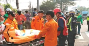 Sopir Ditangkap, Ini Dugaan Awal Penyebab Truk Hantam Antrean Motor di Bekasi 5 Sopir Ditangkap, Ini Dugaan Awal Penyebab Truk Hantam Antrean Motor di Bekasi